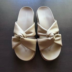 American Eagle puffy sandals - women’s 7